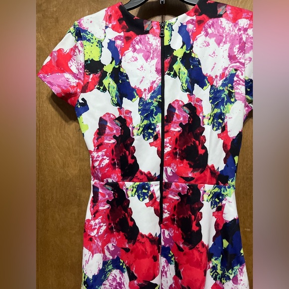 Molly Floral Short Sleeve Mini Dress - Picture 5 of 7